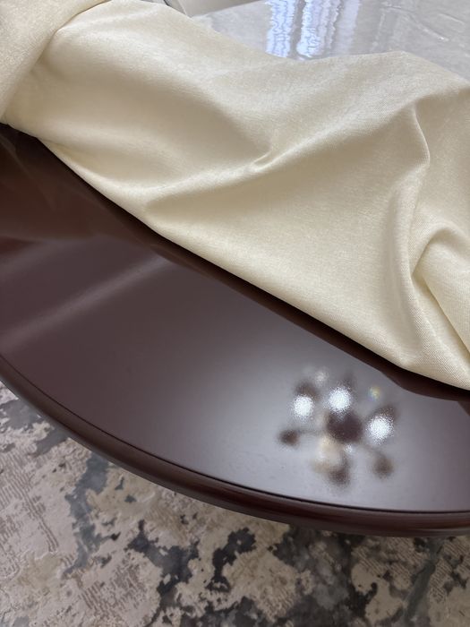 Стол со стульями в гостиную