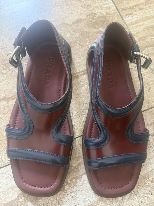 Подам сандали оригинал Prada