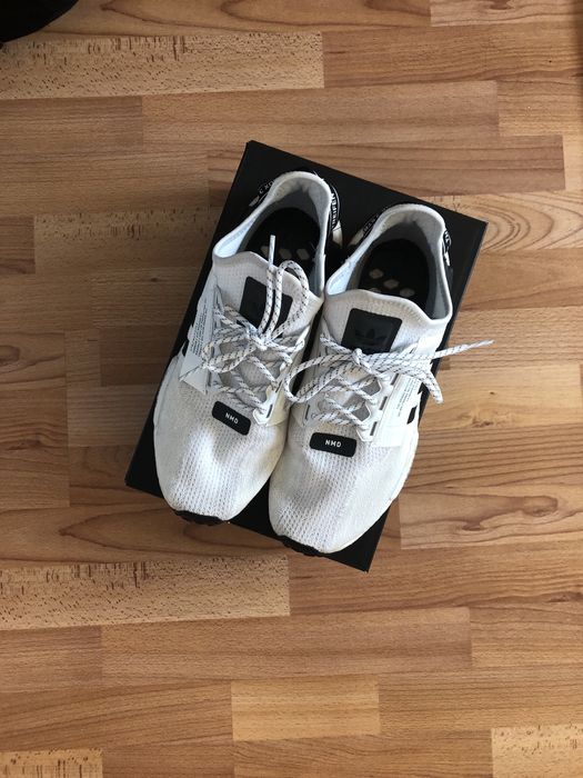 Маеатонки Adidas NMD R1 V2