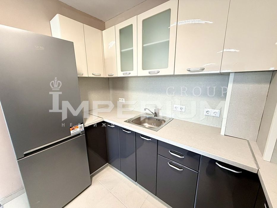 НОВ! Тристаен апартамент с ПАРКОМЯСТО под наем - Затворен комплекс в