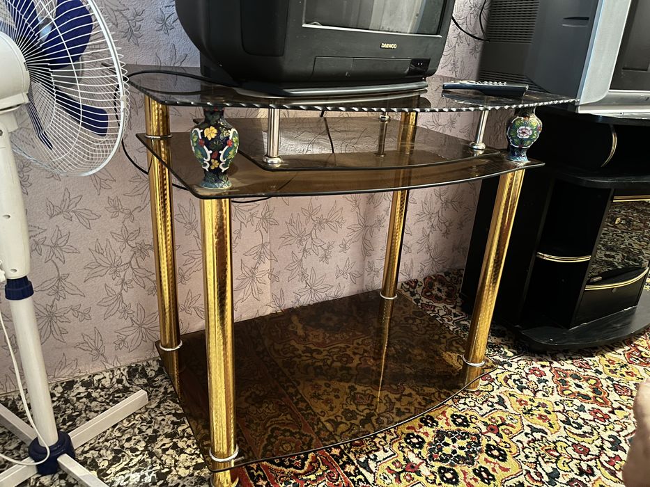 Продам тумбу под телевизор