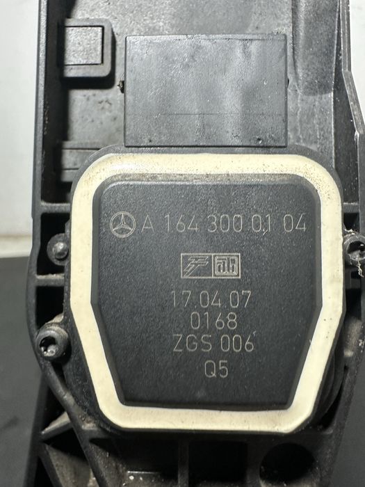 Pedala acceleratie Mercedes ML W164 320cdi A1643000104