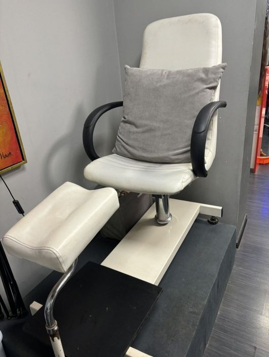 Педикюрен стол с подиум