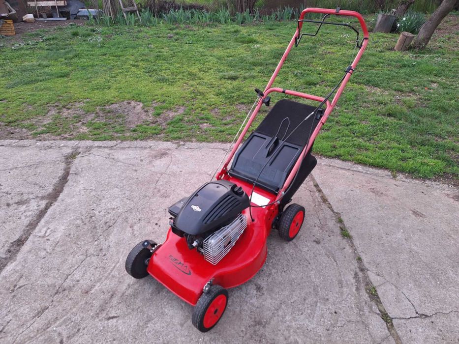 Косачка Briggs Tecunseh 4бр. 5к.с. самоходна мулчираща с кош
