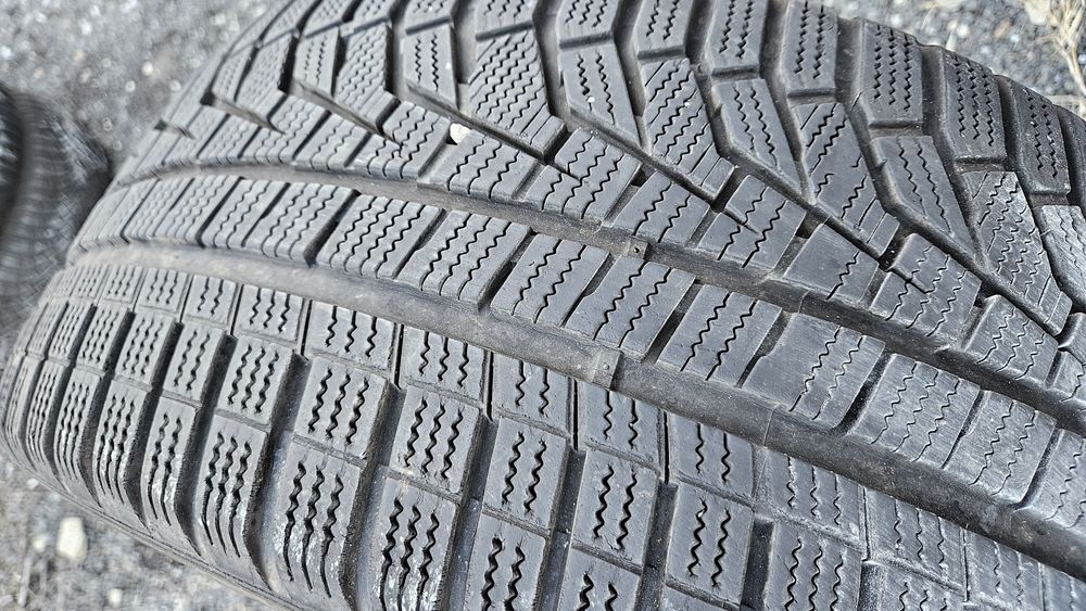 2бр гуми 245 40 19 ханкок