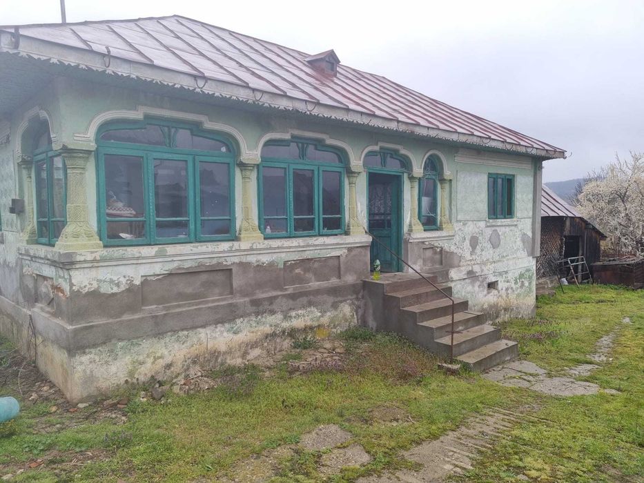 Casă de vânzare  Comuna Crețeni, județul Vâlcea la 12 km de Dragasani,