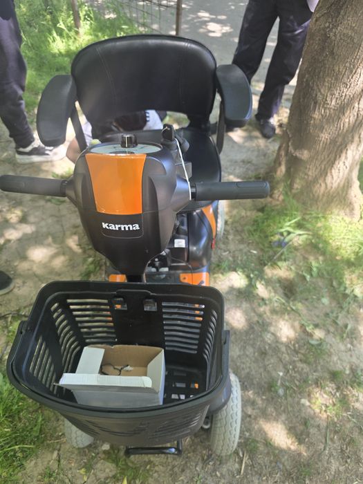 Scuter electric pentru persoanele cu probleme locomotori
