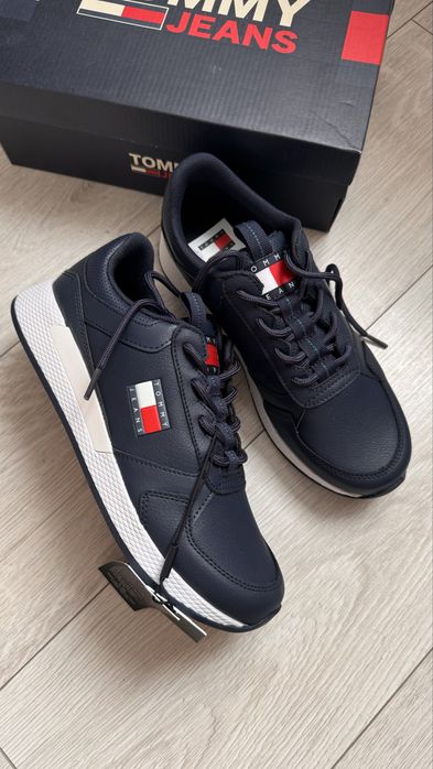 Кроссовки от Tommy Hilfiger