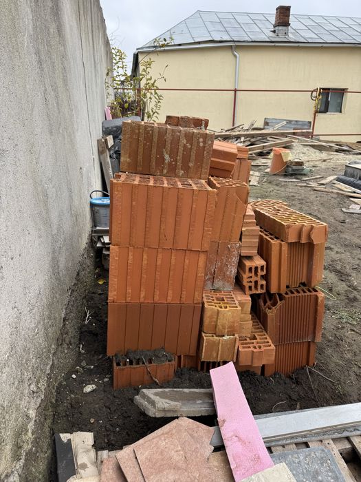 Donez caramizi Porotherm robust 25, gresie portelanata