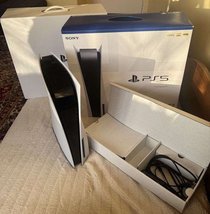 SONY  PS 5 Standart/Disk Edition 825 GN