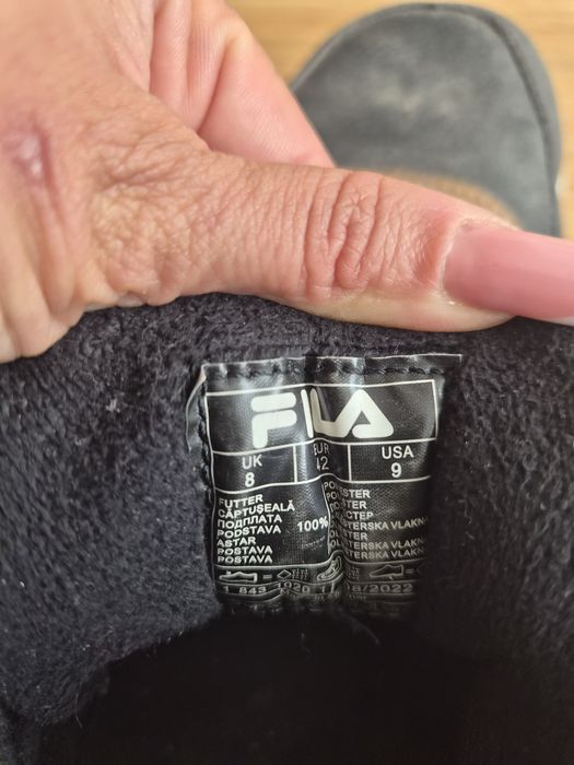Продавам мъжки високи боти на FILA