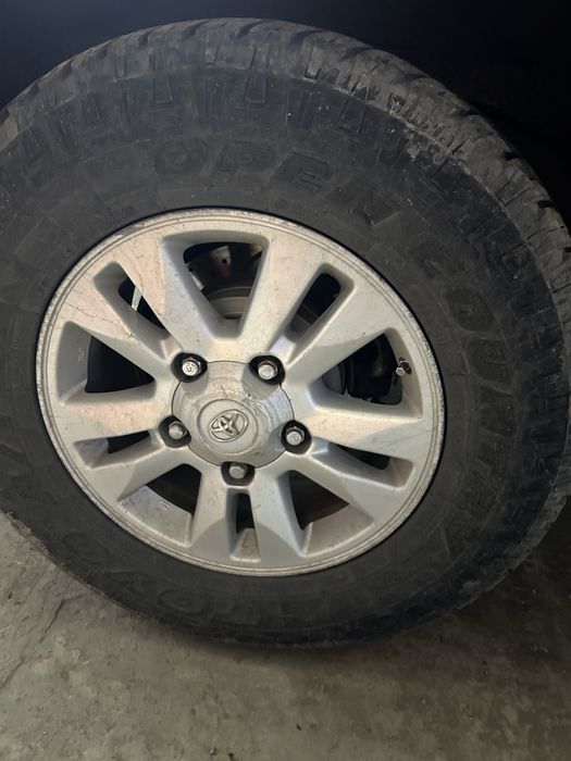 Продам шины на внедорожник R17