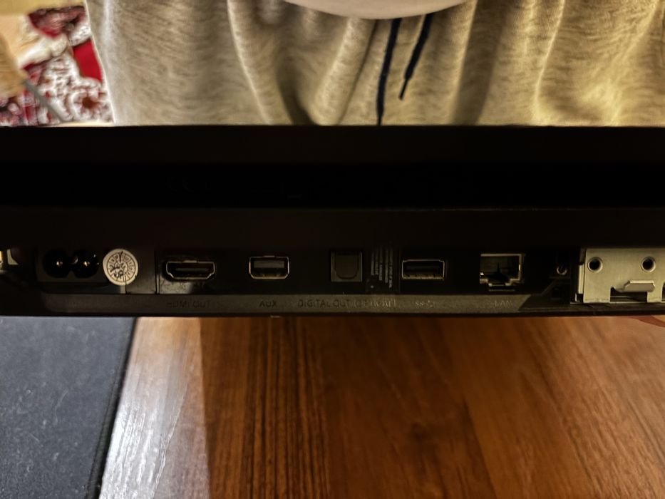 Продам PS4 PRO 1tb