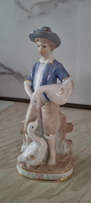 Статуэтка фарфоровая