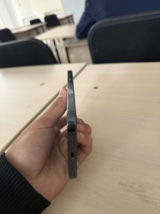 Iphone 12 pro max holati zo’r