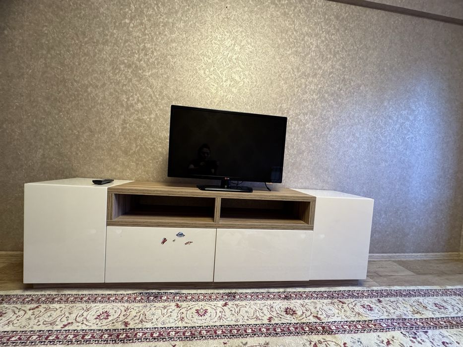 Продам тумбу под телевизор