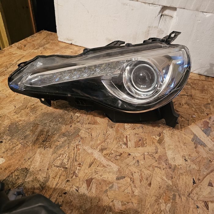 TOYOTA GT 86 Преден ляв фар