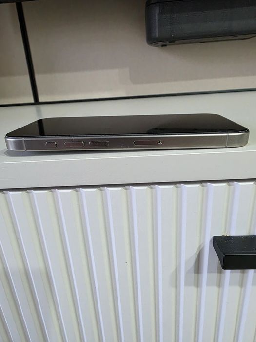 Продам телефон IPhone 15 pro 256gb