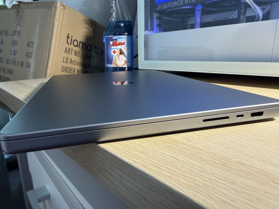 [3] Macbook Pro 16 M1 Pro (10 CORE), 16GB, 512GB