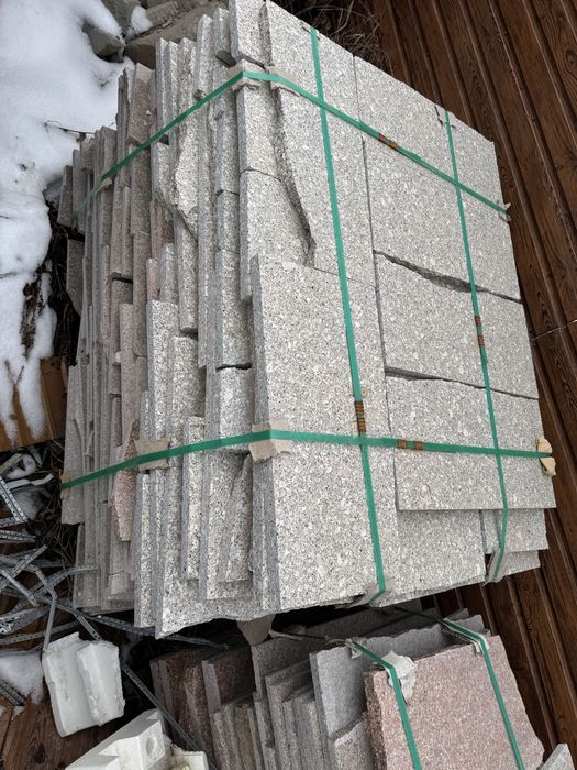 Гранит природный .