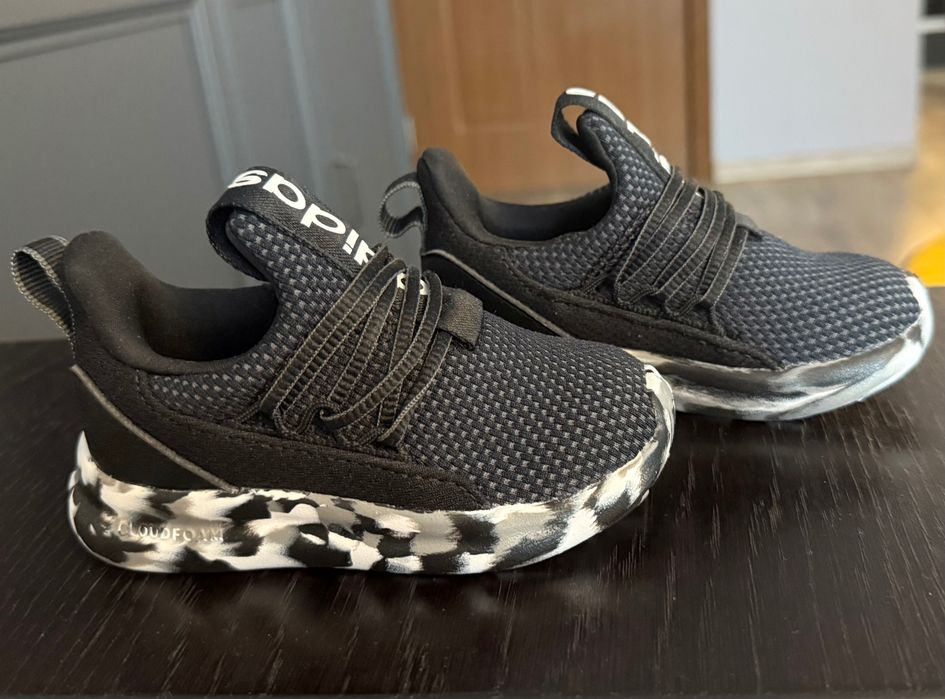 Детски маратонки, унисекс на Adidas, размер 22