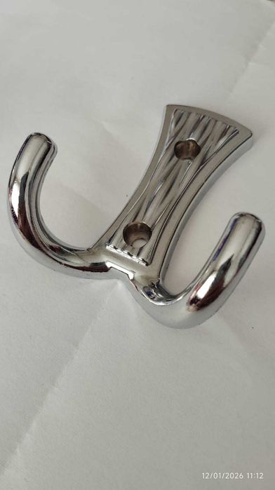 Стенен закачалник с етажерка- идеален за антре, спалня или всекидневна