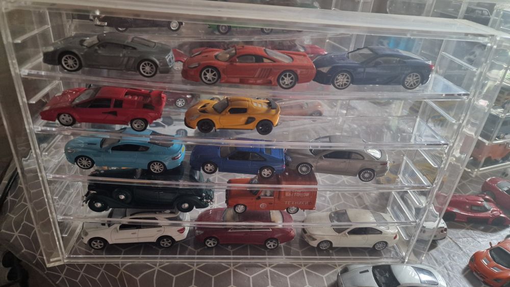 Продам коллекцию машинок