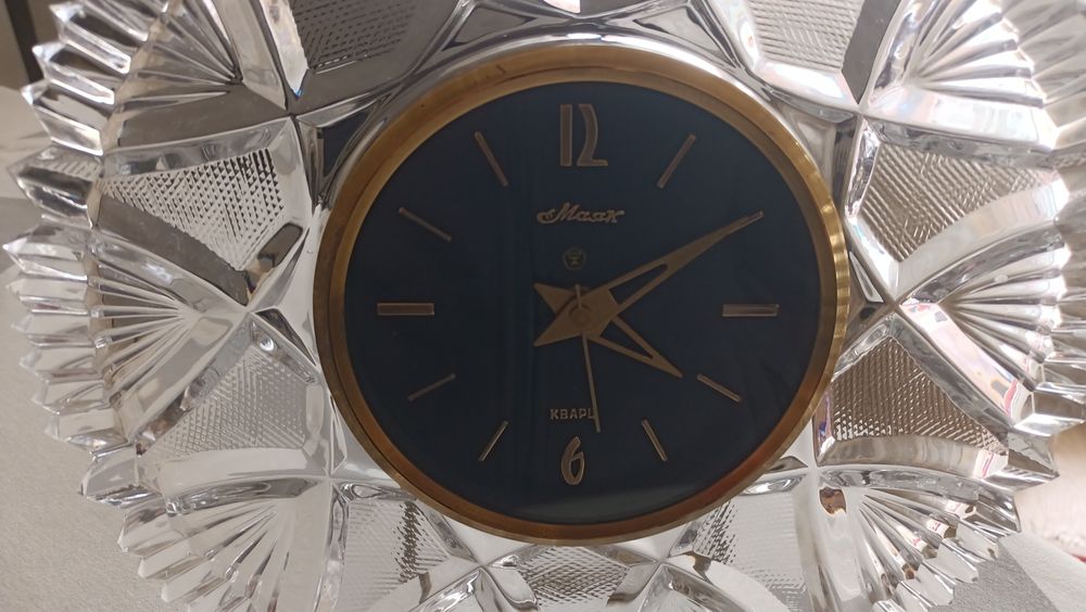Часы настенные настольные . Маяк