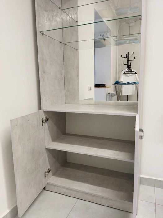 Витрина с зеркалом, шкаф