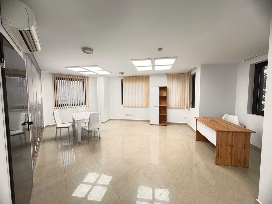 Офис под наем в Центъра!