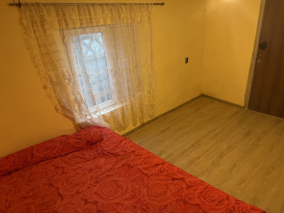 Casă de inchiriat la curte