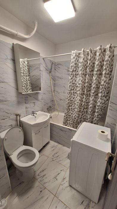 Inchiriez garsoniera