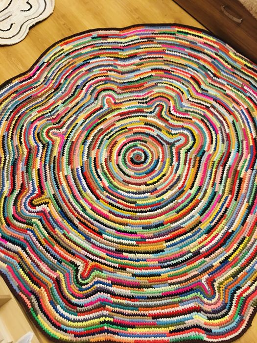 Продавам авторски килими D 170-180см