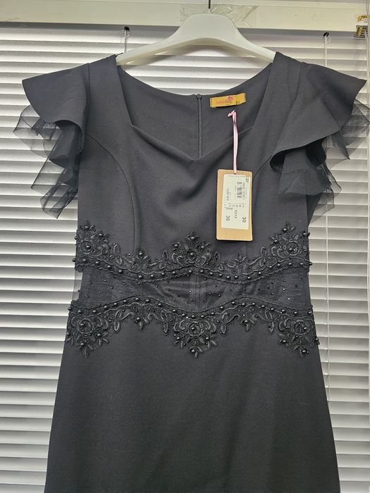 Дълга черна рокля