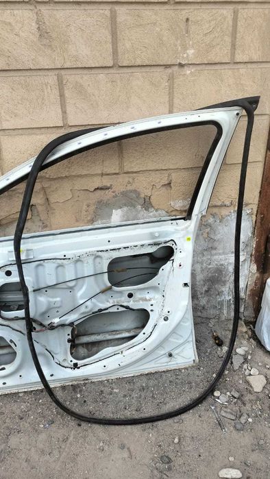 Митсубиси Ланцер 10 - замок стеклоподъёмник уплотнители, стекло правое