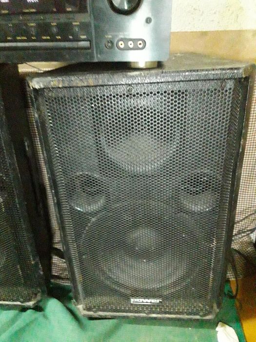 Усилвател и две пасивни тонколони Soundking J 215.