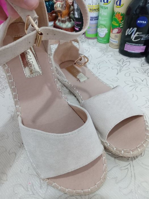 Продаётся     обувь