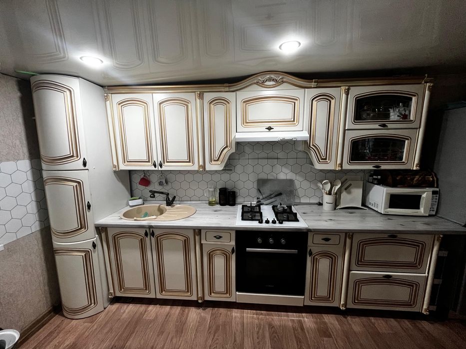 Продам кухню в хорошом состаяние
