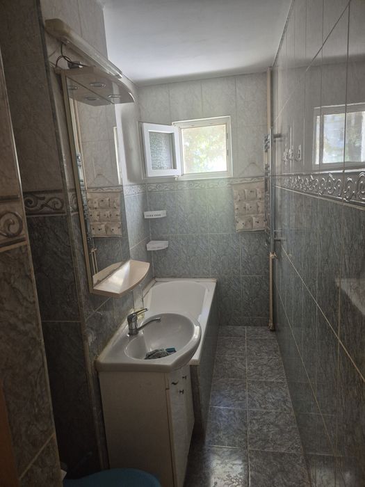 Închiriez apartament 2 camere semidecomandat, strada bahluiului ,lamaita — fotografia 3