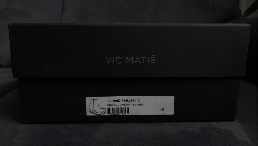 Vic matie - Noi - Cu eticheta