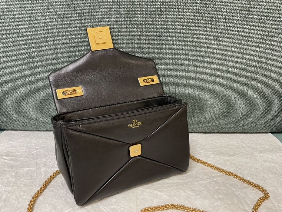 Geanta Valentino one stud 19cm negru, tip Premium