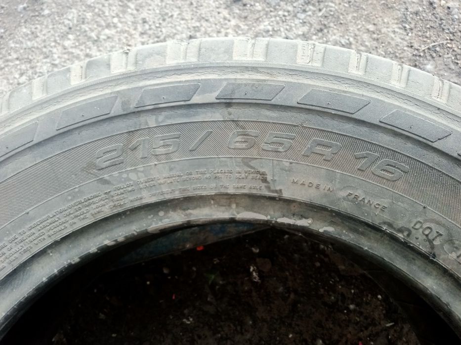 Покрышки разные.