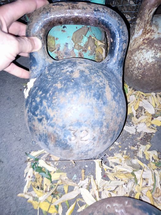 Гиря 32 кг и 16 кг..СССР.