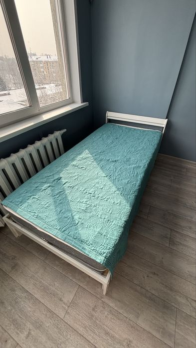 Кровать с матрасом 90*200