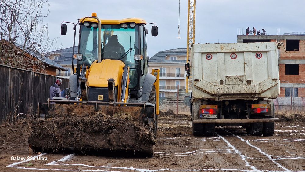 Inchiriez buldoexcavator  JCB 3CX model nou 2020, cu Picon Silented.