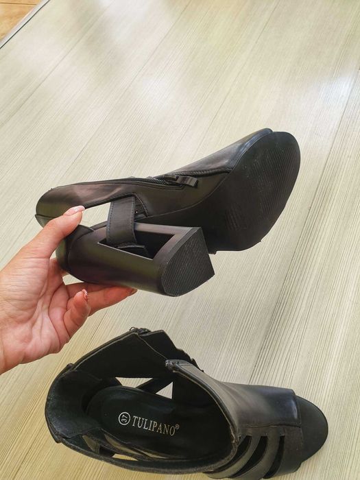 екстравагантни обувки на ток