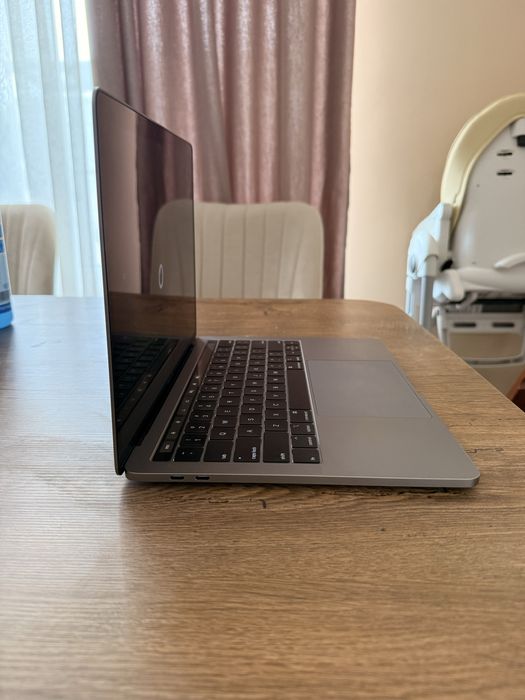 MacBook Pro 13” 2019 Intel Core i5 Quad-Core 1.4 8GB RAM 128GB SSD