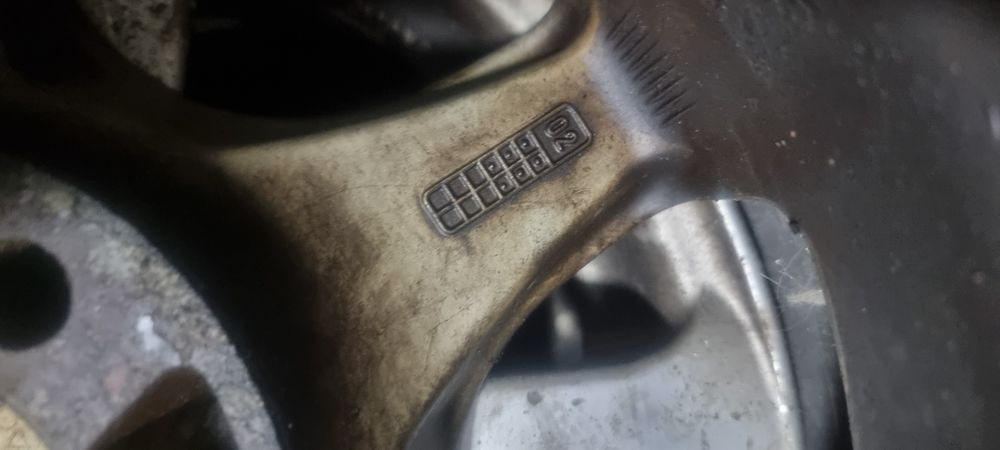 anvelope iarna 185/60/14 cu jenti aluminiu  vw golf 4