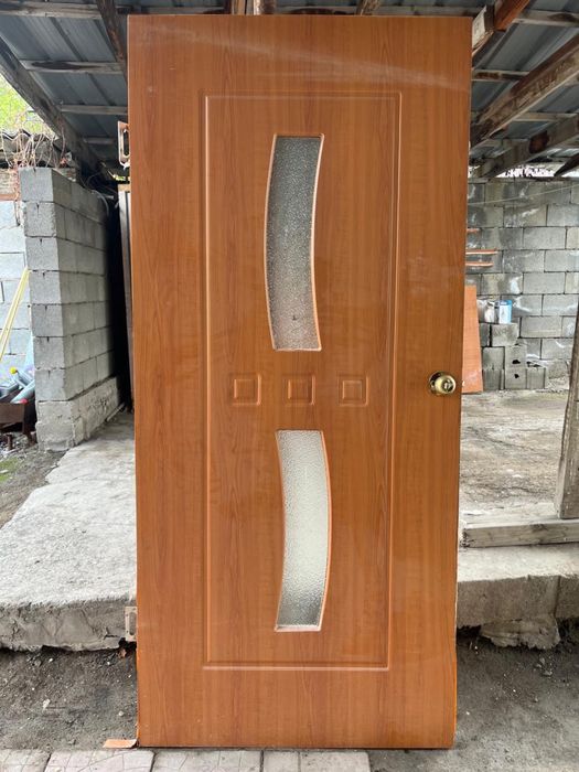 Продаем двери б/у, 2 штук