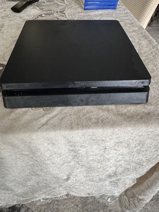 Vand ps 4 cu jocuri incluse